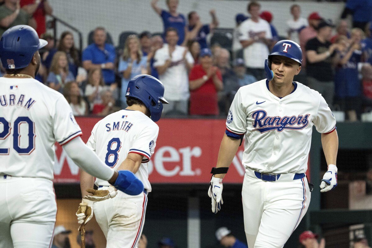 Seager golpea su octavo jonrón en 8 juegos mientras los Rangers barren la revancha de la Serie Mundial con una victoria de 6-1 sobre Arizona