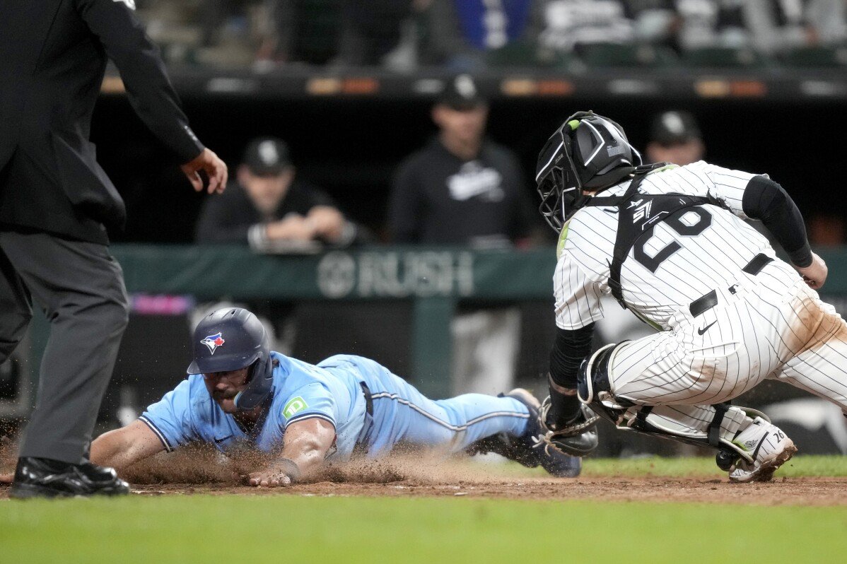 Schneider y Gausman lideran a los Blue Jays en la victoria sobre los White Sox en declive 7-2